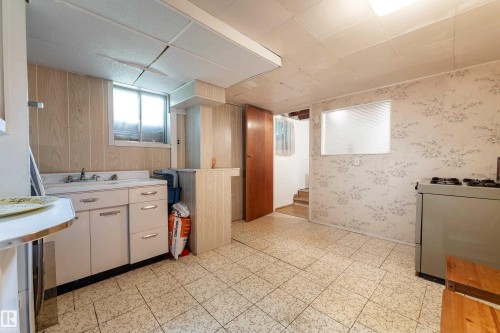 9011 95 Street, Edmonton, AB 