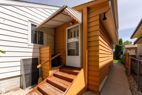 9011 95 Street, Edmonton, AB 