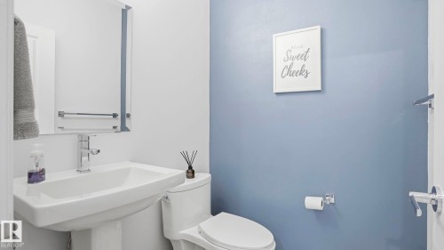 7215 Chivers Place, Edmonton, AB - Indoor Photo Showing Bathroom