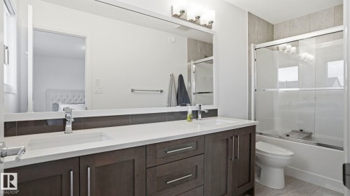 7215 Chivers Place, Edmonton, AB - Indoor Photo Showing Bathroom