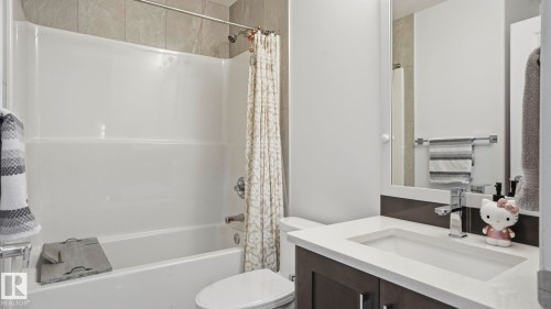 7215 Chivers Place, Edmonton, AB - Indoor Photo Showing Bathroom