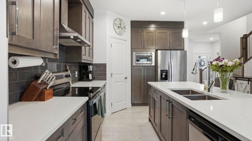 7215 Chivers Place, Edmonton, AB - Indoor Photo Showing Kitchen With Stainless Steel Kitchen With Double Sink With Upgraded Kitchen