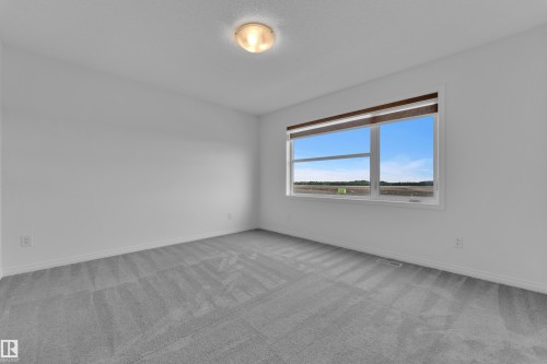 Empty room - 144 Sunwapta Way, Edmonton, AB 