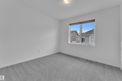 Empty room - 144 Sunwapta Way, Edmonton, AB 