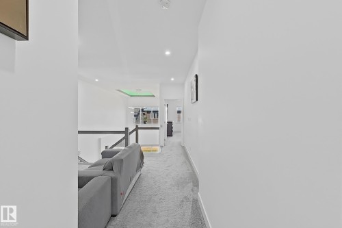 Corridor - 415 42 Street, Edmonton, AB 