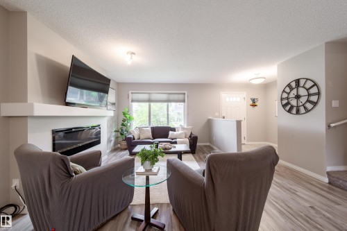 Living room - 3211 Cherry Crescent, Edmonton, AB 