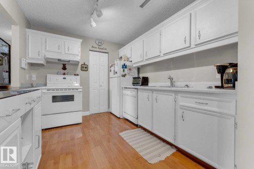 #164 2703 79 St Nw, Edmonton, AB - Indoor Photo Showing Kitchen