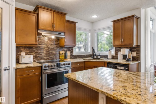 1203 Tredger Crest, Edmonton, AB 