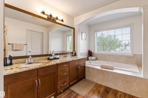 1203 Tredger Crest, Edmonton, AB 