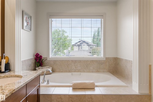 1203 Tredger Crest, Edmonton, AB 
