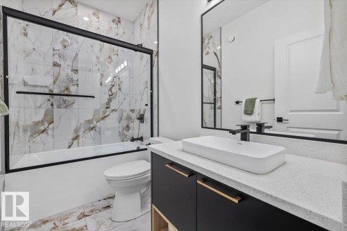 3616 Triomphe Boulevard, Beaumont, AB - Indoor Photo Showing Bathroom