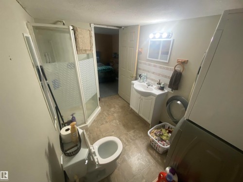 Bathroom - 5713 44A Street, Vegreville, AB 