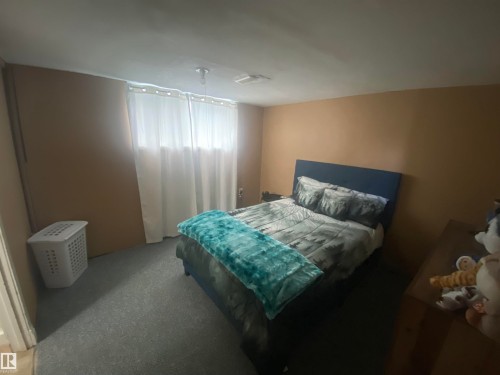 Carpeted room featuring neutral wall tones - 5713 44A Street, Vegreville, AB 