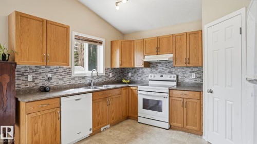 Kitchen - 6105 52 Avenue, Beaumont, AB 