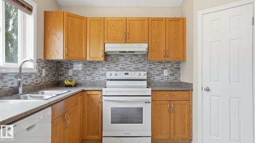 Kitchen - 6105 52 Avenue, Beaumont, AB 