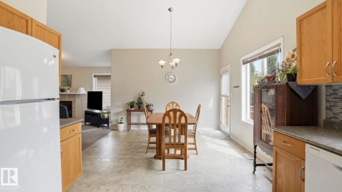 Dining area - 6105 52 Avenue, Beaumont, AB 