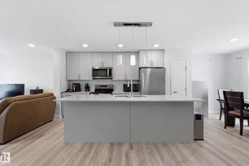#42 2905 141 St Sw, Edmonton, AB - Indoor Photo Showing Kitchen