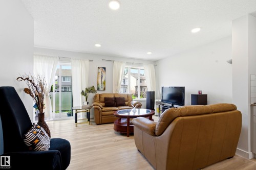 #42 2905 141 St Sw, Edmonton, AB - Indoor Photo Showing Living Room