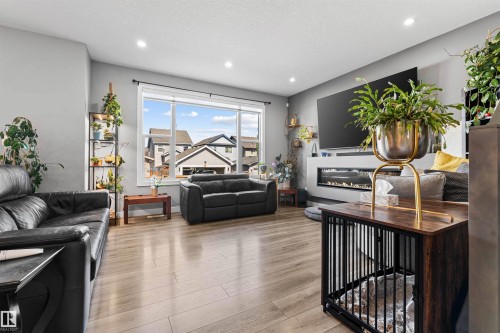 524 Mcdonough Way, Edmonton, AB 