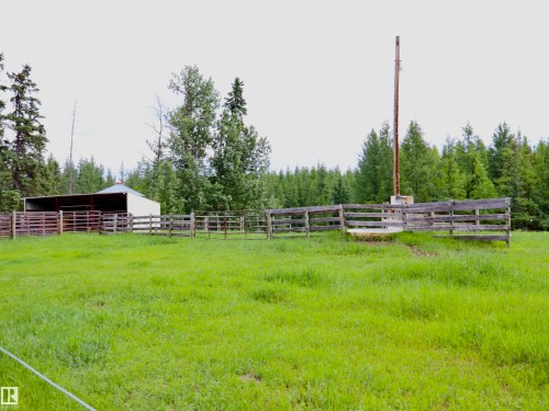 Expansive green pastureland with perimeter fencing - 58403 Rr 60, Rural Barrhead County, AB - Outdoor With View