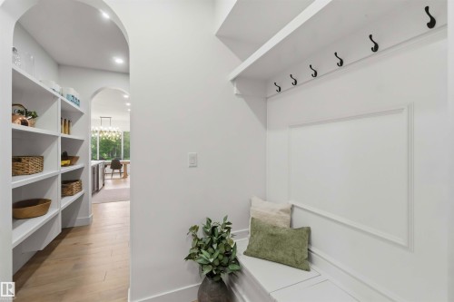 Welcome to 1527 Esaiw Place NW - 1527 Esaiw Place Nw, Edmonton, AB - Indoor