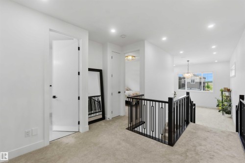 Welcome to 1527 Esaiw Place NW - 1527 Esaiw Place Nw, Edmonton, AB - Indoor Photo Showing Other Room