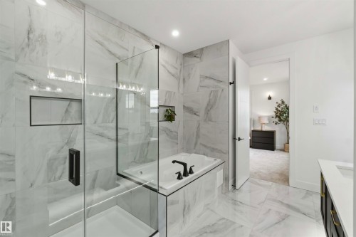 Welcome to 1527 Esaiw Place NW - 1527 Esaiw Place Nw, Edmonton, AB - Indoor Photo Showing Bathroom