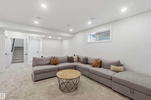 Welcome to 1527 Esaiw Place NW - 1527 Esaiw Place Nw, Edmonton, AB - Indoor