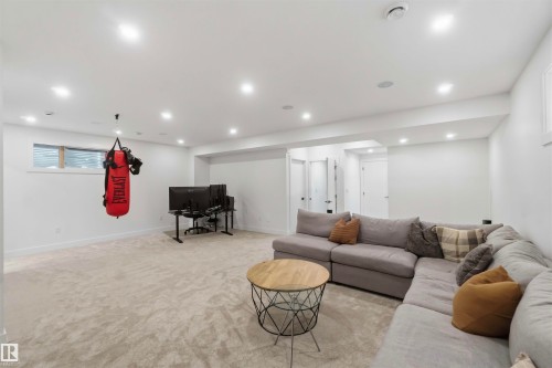 Welcome to 1527 Esaiw Place NW - 1527 Esaiw Place Nw, Edmonton, AB - Indoor