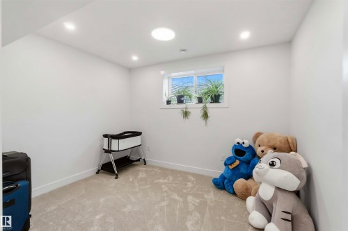 Welcome to 1527 Esaiw Place NW - 1527 Esaiw Place Nw, Edmonton, AB - Indoor Photo Showing Other Room