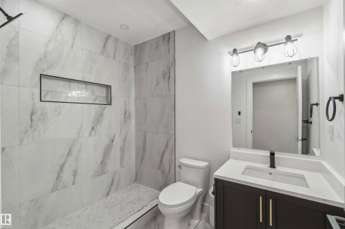 Welcome to 1527 Esaiw Place NW - 1527 Esaiw Place Nw, Edmonton, AB - Indoor Photo Showing Bathroom