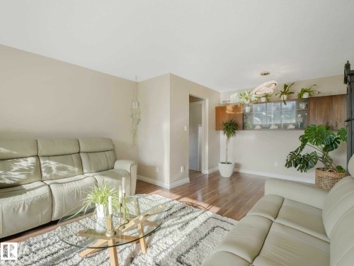 Image quality insufficient for description - 9207 169 Street, Edmonton, AB - Indoor Photo Showing Living Room