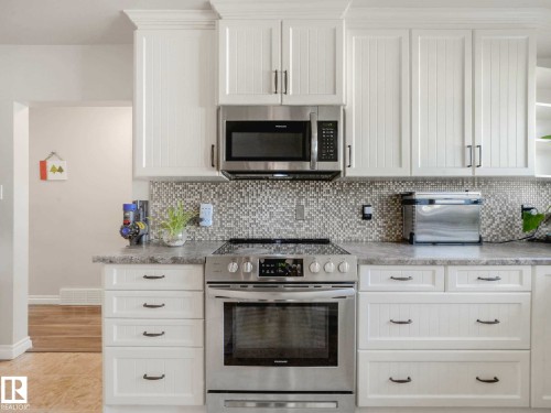 Image quality insufficient for description - 9207 169 Street, Edmonton, AB - Indoor Photo Showing Kitchen With Upgraded Kitchen