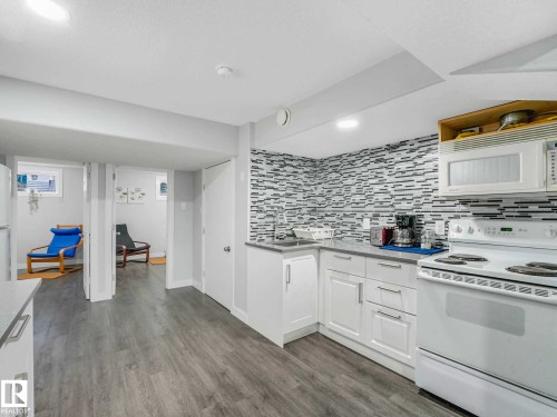 Image quality insufficient for description - 9207 169 Street, Edmonton, AB - Indoor Photo Showing Kitchen