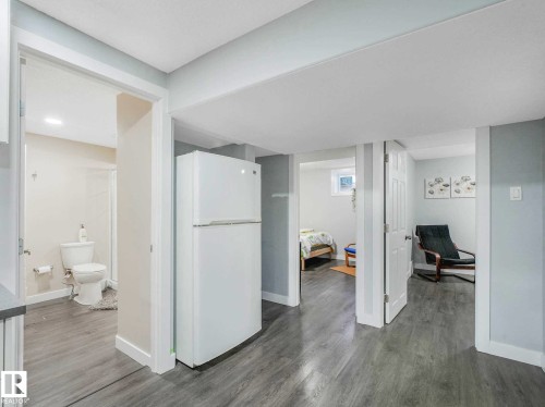 Image quality insufficient for description - 9207 169 Street, Edmonton, AB - Indoor