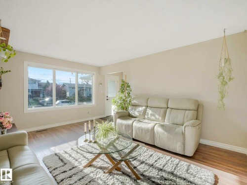 Image quality insufficient for description - 9207 169 Street, Edmonton, AB - Indoor Photo Showing Living Room