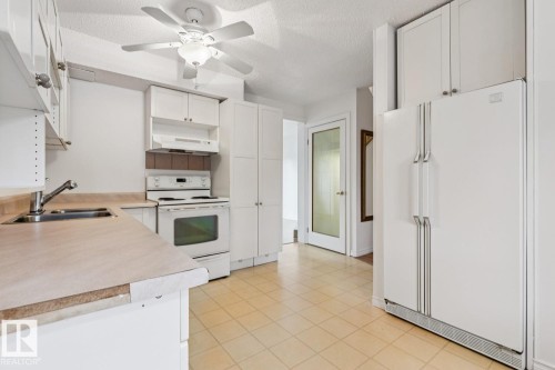 Kitchen - 1131 Hooke Road, Edmonton, AB 