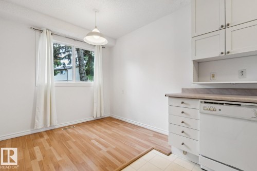 Kitchen - 1131 Hooke Road, Edmonton, AB 