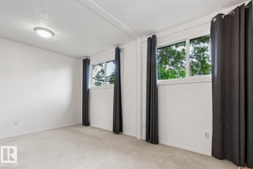 Primary bedroom is huge it use to be 2 bedrooms, it's easy to convert back to 2 bedrooms - 1131 Hooke Road, Edmonton, AB 