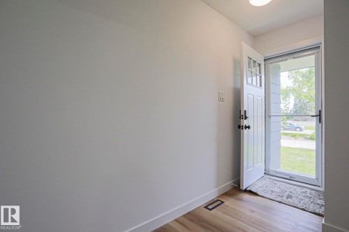 7607 137 Avenue, Edmonton, AB 