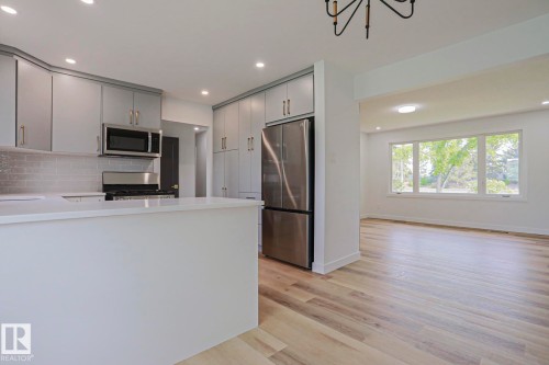 7607 137 Avenue, Edmonton, AB 