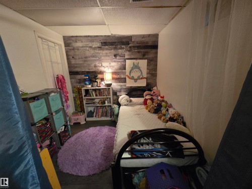 Accent wall with horizontal distressed wood-finish planking - 2514 149 Avenue, Edmonton, AB 