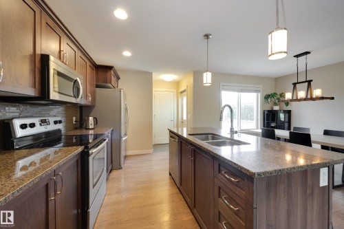 434 Chappelle Drive, Edmonton, AB - Indoor Photo Showing Kitchen With Double Sink With Upgraded Kitchen