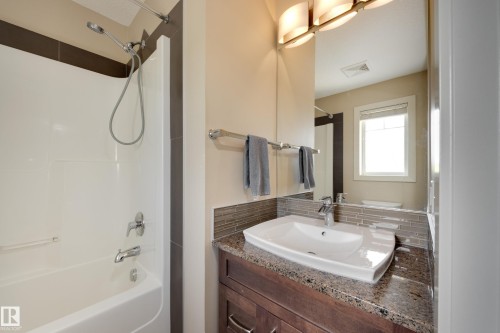434 Chappelle Drive, Edmonton, AB - Indoor Photo Showing Bathroom