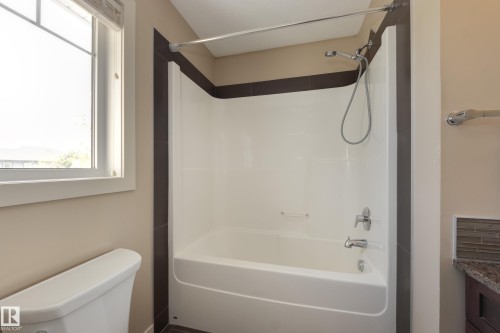434 Chappelle Drive, Edmonton, AB - Indoor Photo Showing Bathroom