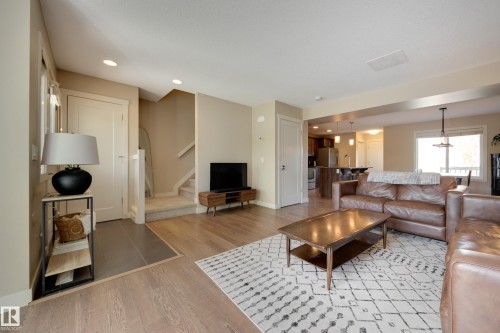 434 Chappelle Drive, Edmonton, AB - Indoor Photo Showing Living Room