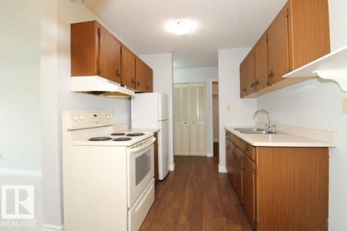 305 10725 111 Street, Edmonton, AB 
