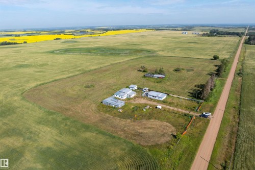 Expansive rural property featuring multiple outbuildings and agricultural land - 534072 Range Road 85, Rural Two Hills County, AB 