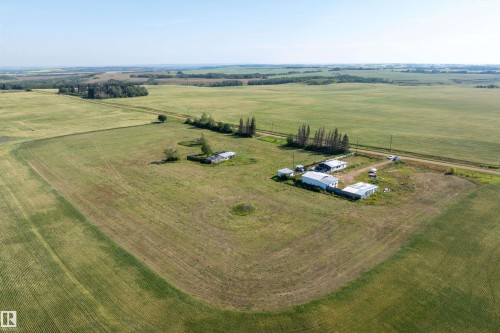 Expansive rural property featuring an established building site with multiple outbuildings and direct road frontage - 534072 Range Road 85, Rural Two Hills County, AB 