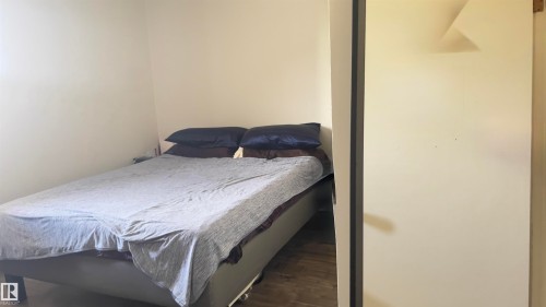 Image quality insufficient for description - 311 8604 Gateway Boulevard, Edmonton, AB 